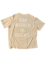 Tee-shirt oversize "The World Is Yours" Crème.